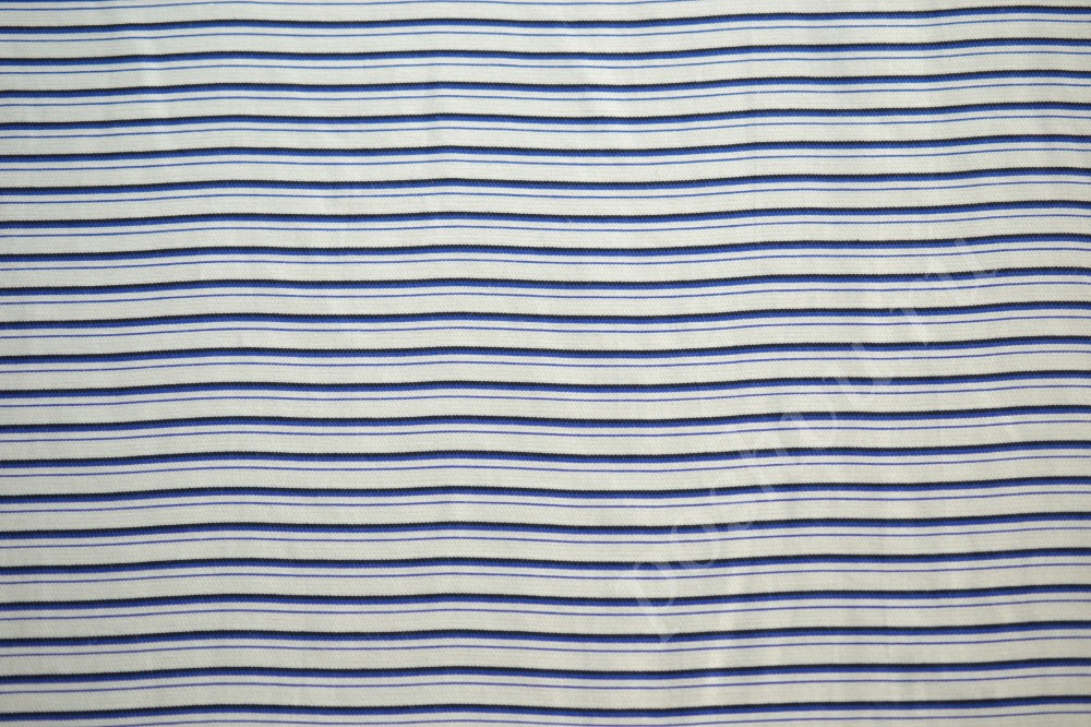 Плательная ткань белого оттенка в синюю полоску