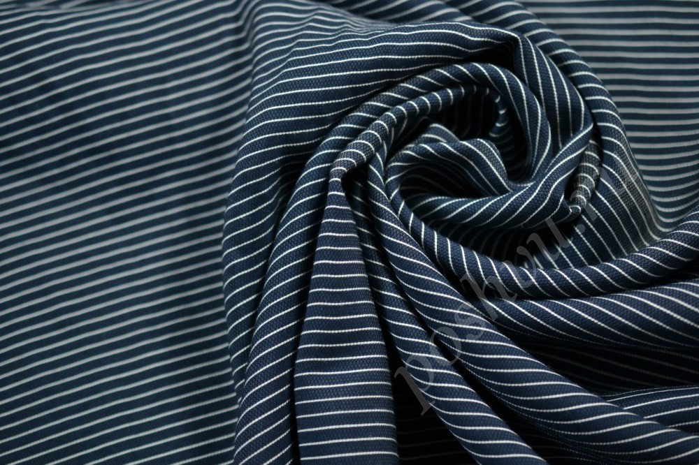 Ткань плательная темно-синего оттенка в белую полосу