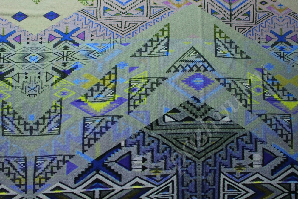 Ткань трикотаж-креп серо-голубого цвета с орнаментом
