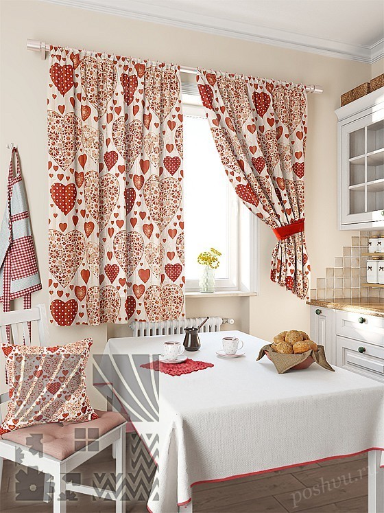 Романтический комплект штор для кухни в красных и белых тонах с милыми сердечками