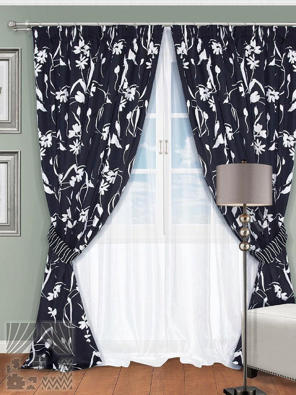 Незаурядный комплект штор черного цвета с белым флористическим принтом и тюлем в комплекте