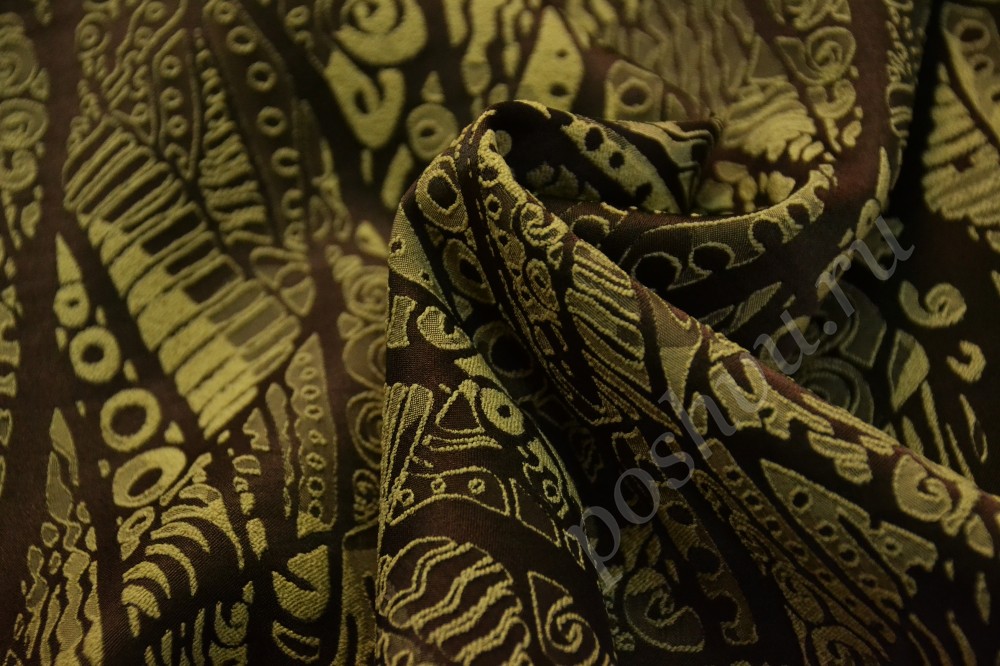 Ткань жаккардовая коричневого оттенка с зеленым рисунком