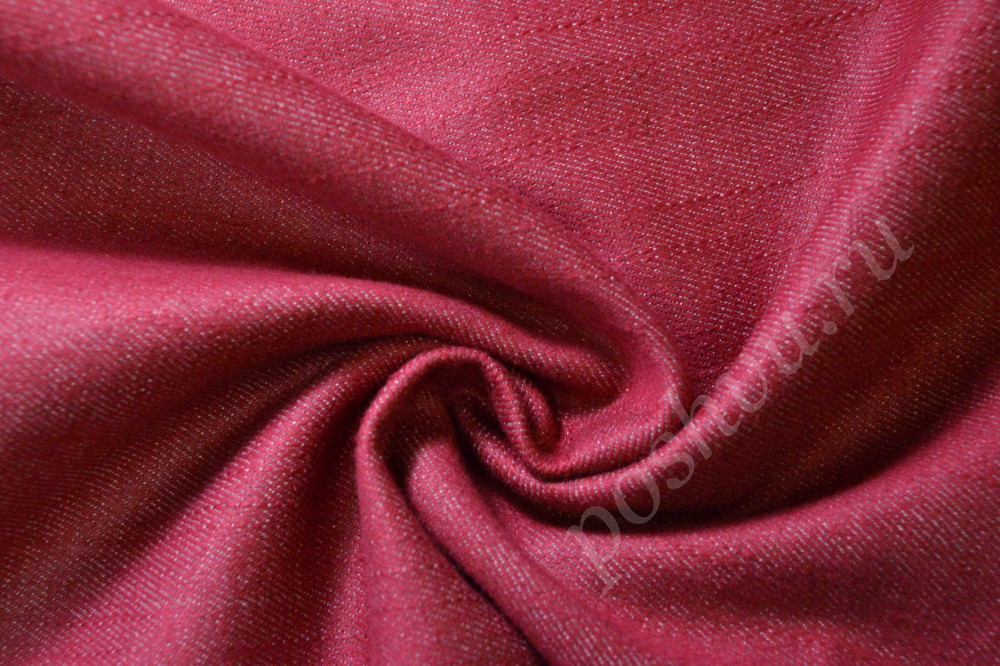 Джинсовая ткань бордового цвета