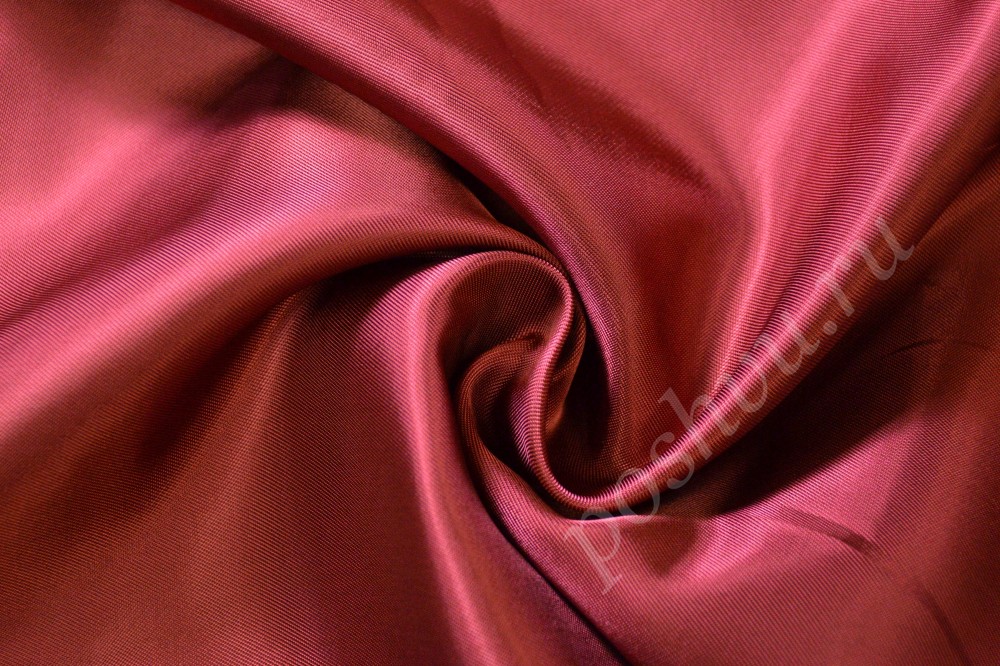 Подкладочная ткань красного оттенка с бордовым переливом