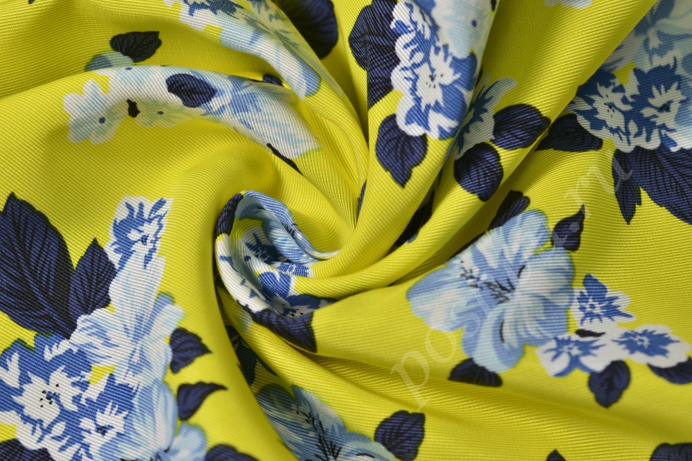 Плательно-блузочная ткань жёлтого цвета с цветочным рисунком