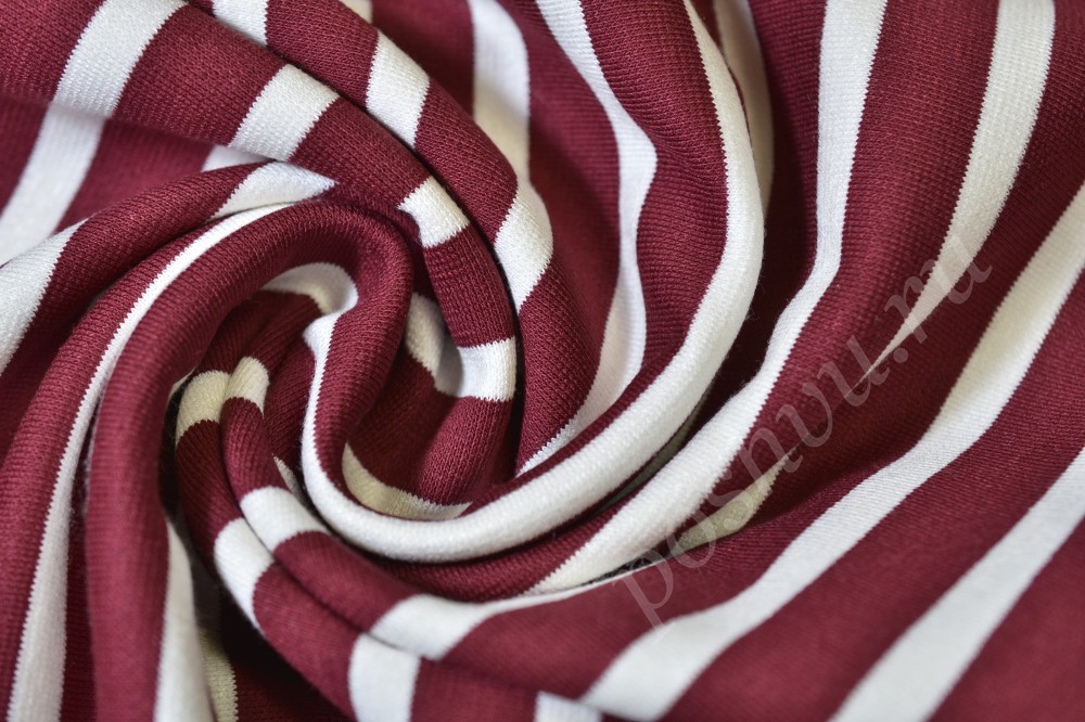 Трикотажная ткань в полоску бордового и белого цвета