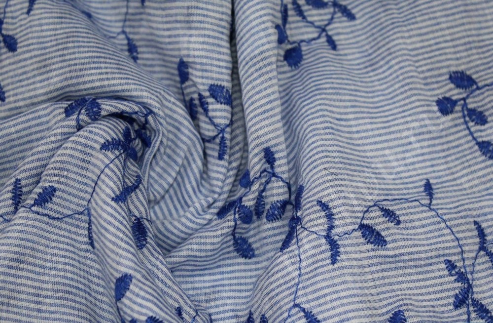 Рубашечная ткань в полоску с вышивкой