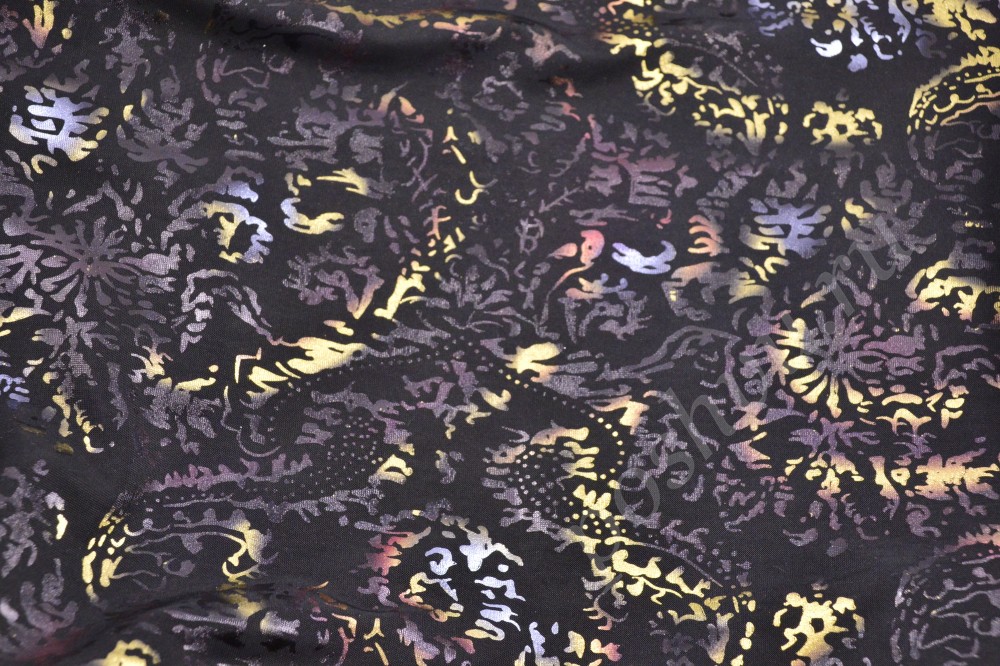 Ткань атлас набивной черного цвета с абстрактным принтом