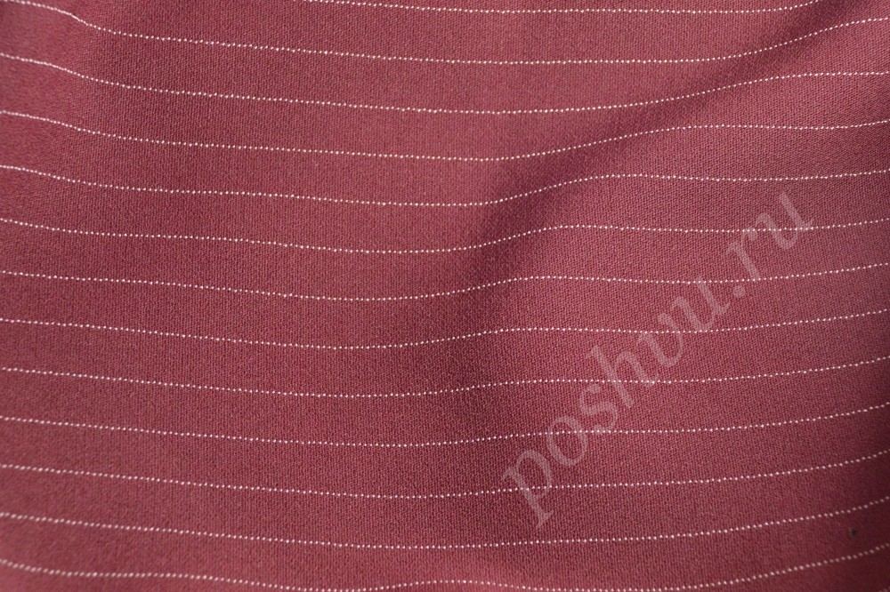 Костюмная ткань из эластана брусничного цвета в тонкую полоску