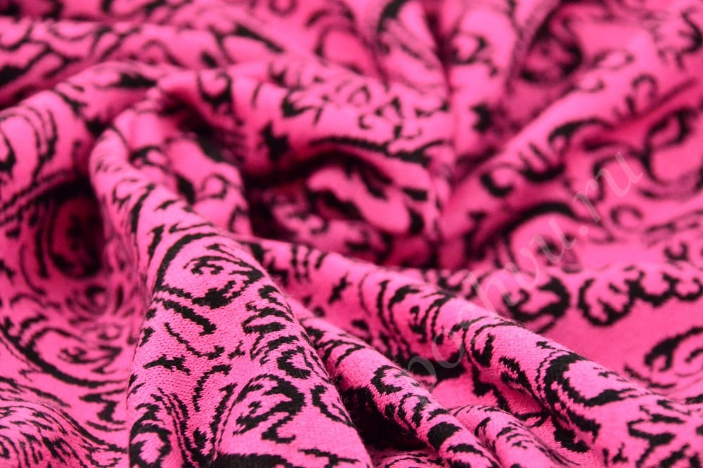 Розовая жаккардовая ткань с чёрным узором