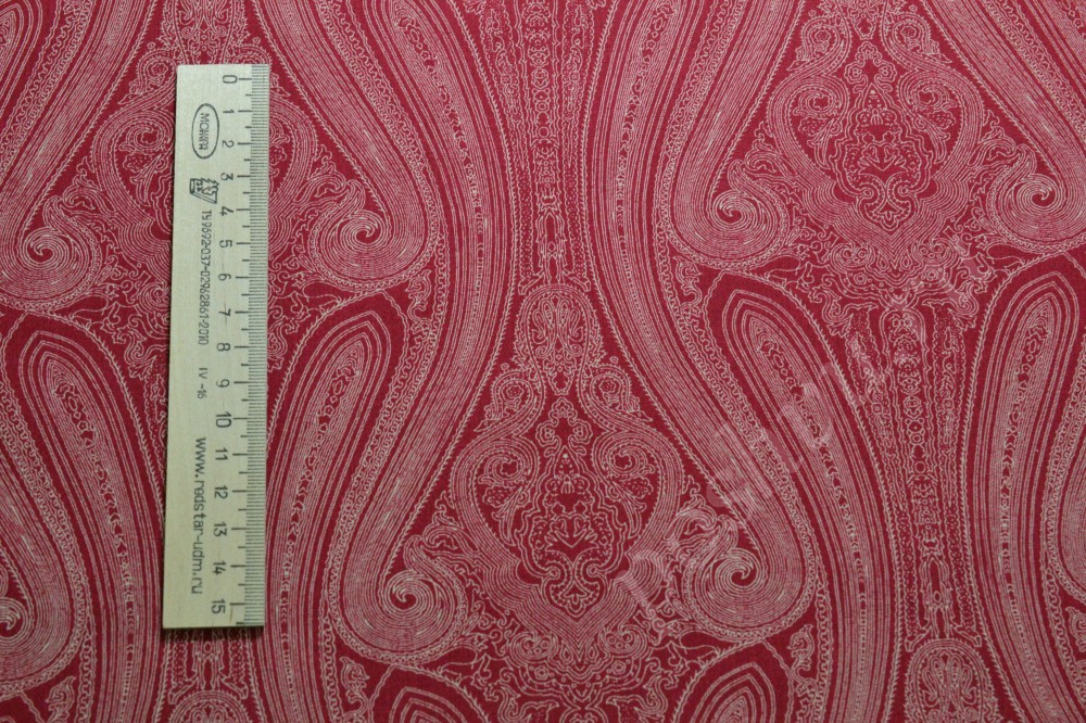 Сорочечная ткань из хлопка бордового цвета в белый орнамент
