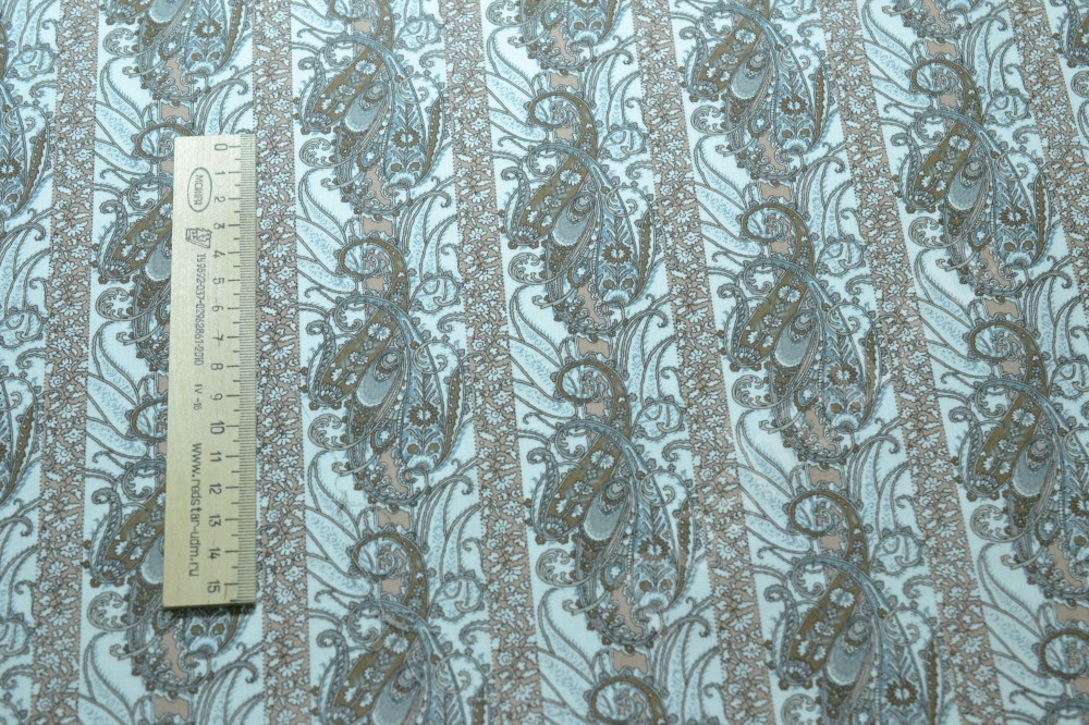 Ткань сорочечная белого цвета в узор коричневого и серого оттенков