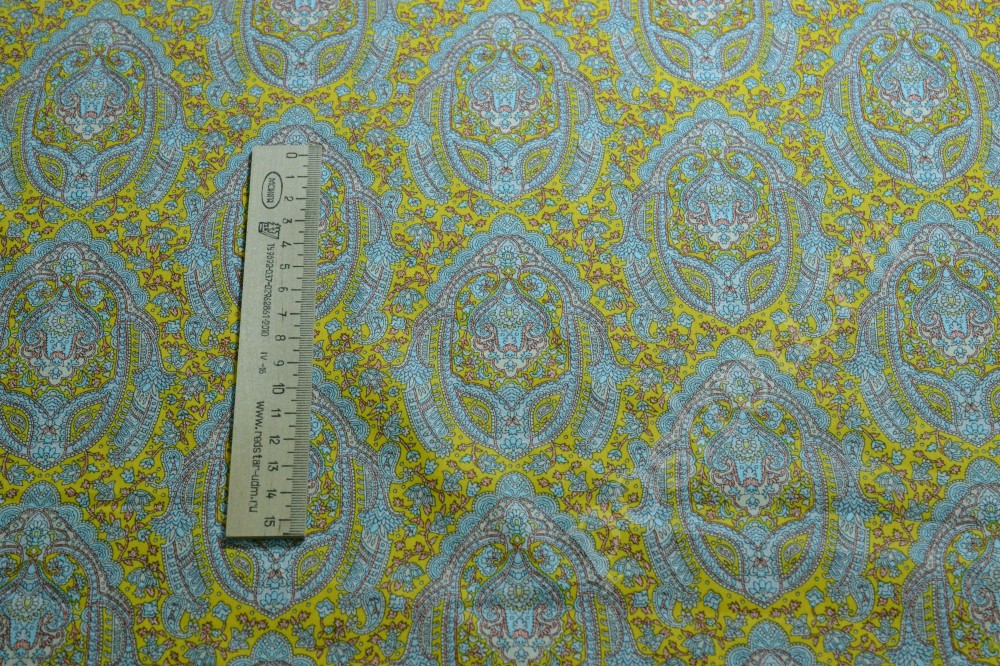 Ткань хлопковая сорочечная голубого оттенка в в желто-сиреневй узор