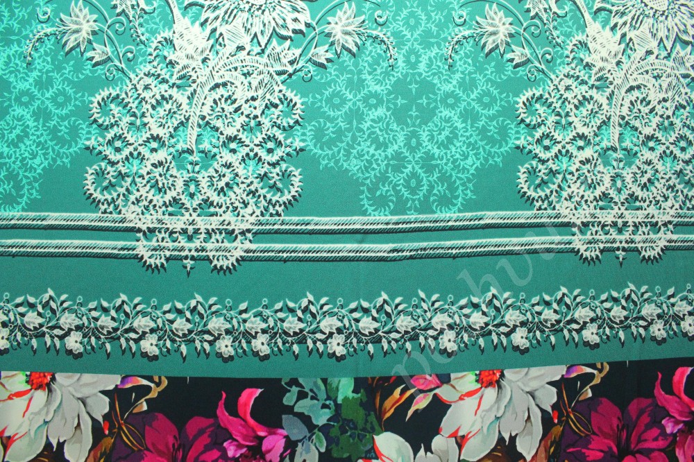 Ткань трикотаж-креп бирюзового оттенка с белым узором и бело-розовыми цветами Blu Girl