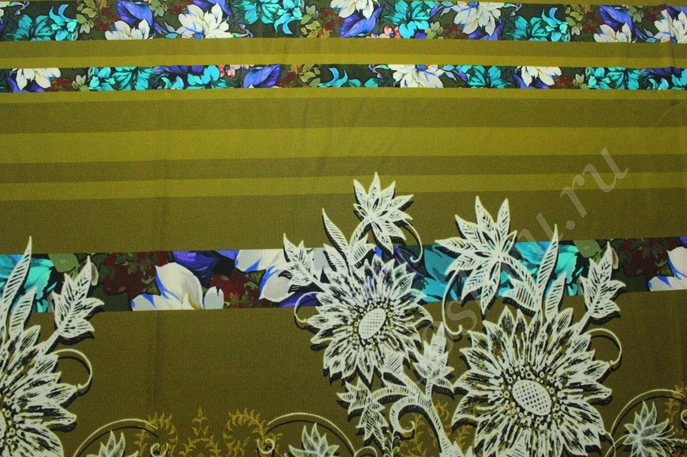 Ткань трикотаж-креп оливкового оттенка с белым узором и бело-синими цветами Blu Girl