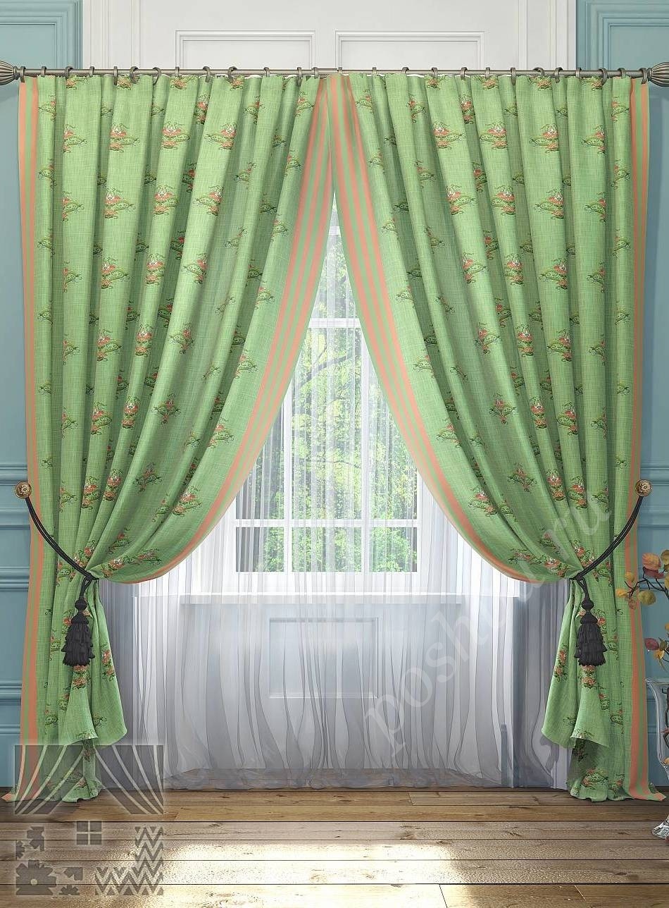 Плотные шторы насыщенного зелёного оттенка с классическим орнаментом