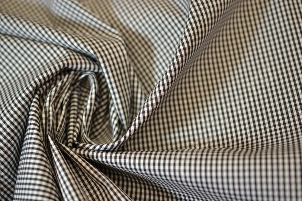 Хлопковая сорочечная ткань Hugo Boss в мелкую ткань черного и белого цвета