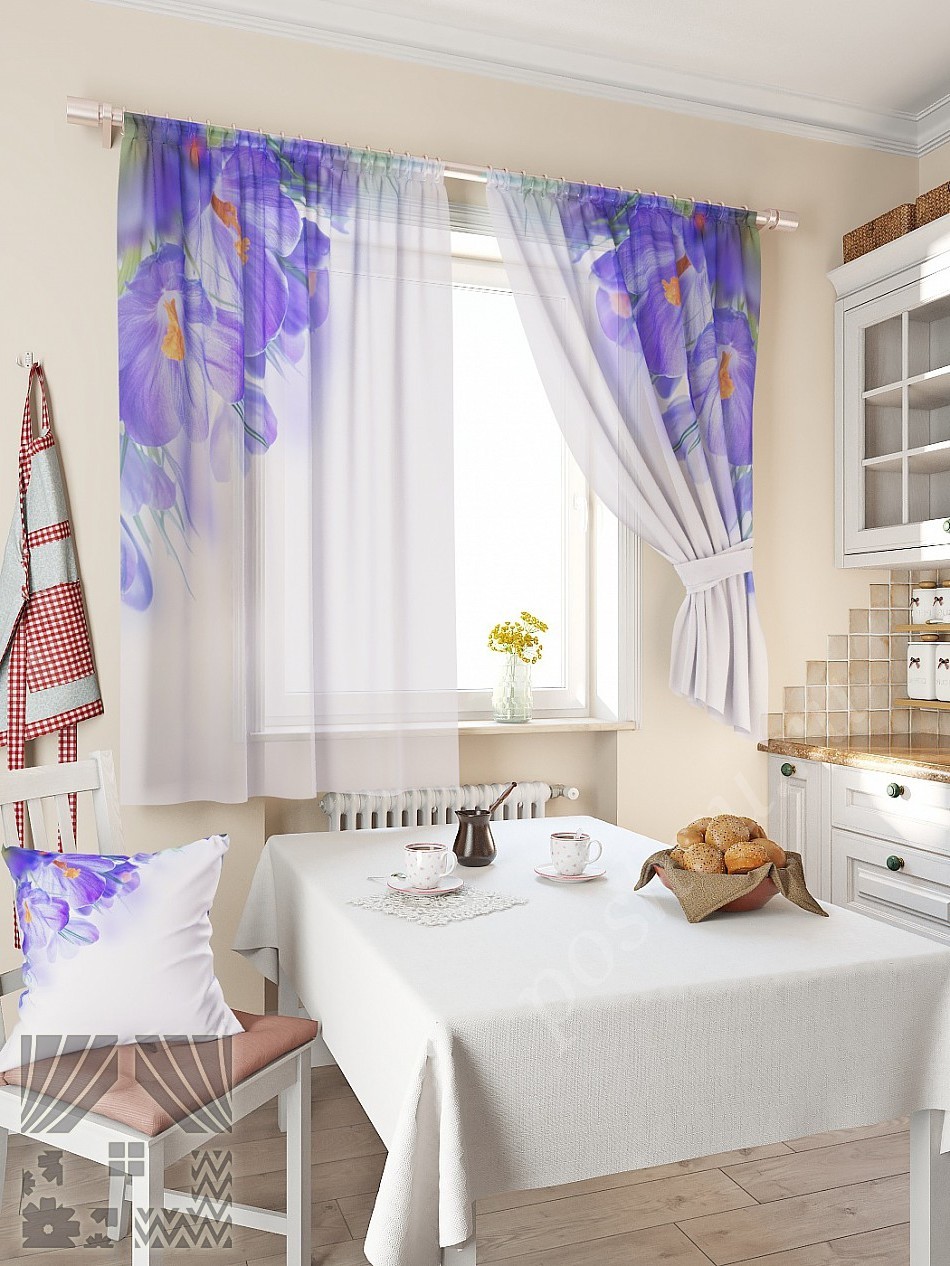 Легкий комплект штор белого цвета с фотопечатью фрезий для романтичной кухни