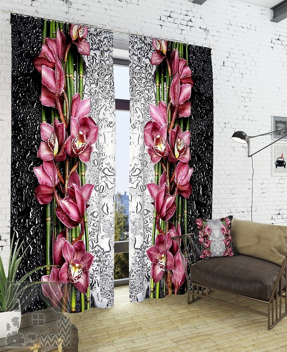 Комплект готовых фото штор с 3D изображением цветов орхидеи на черно-белом фоне для гостиной
