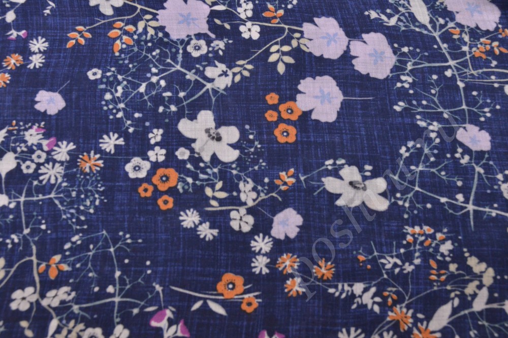 Штапельная ткань синего цвета с цветочным принтом со скидкой