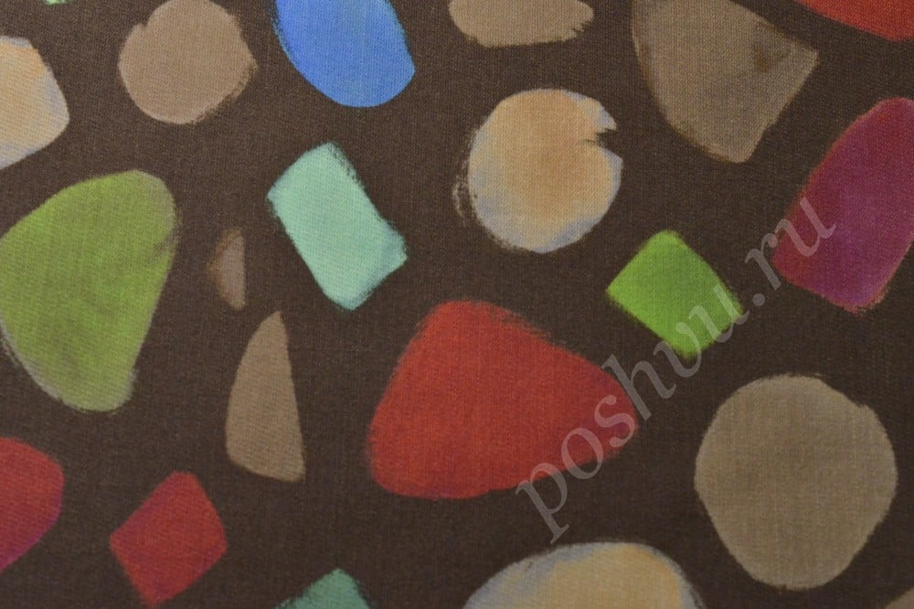 Плательная ткань коричневого цвета с разноцветными пятнами