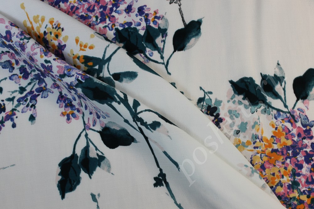 Креп белого цвета с цветочным принтом