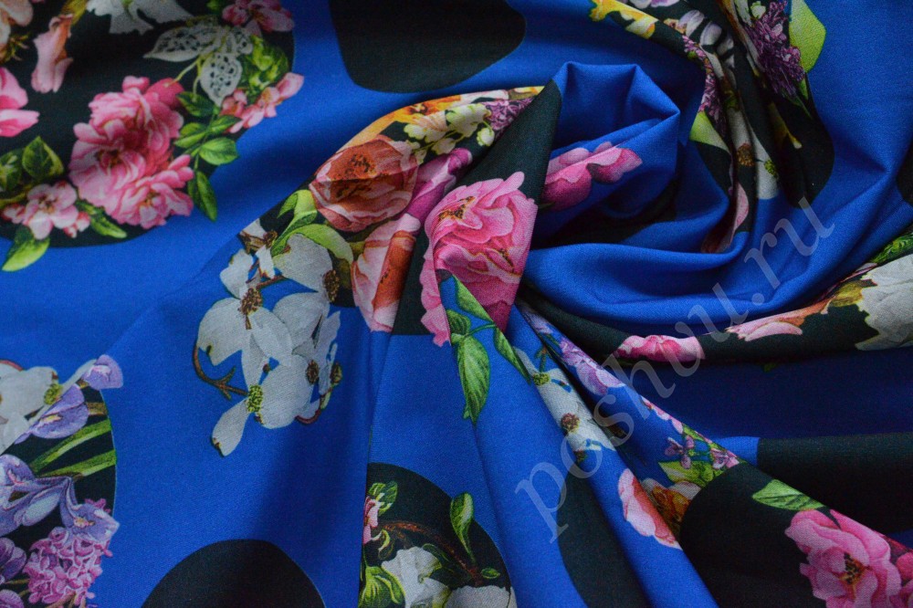 Ткань поливискоза синего оттенка в цветы и горох