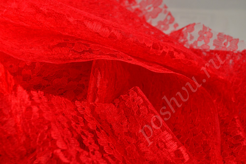 Красная гипюровая ткань с цветочным узором