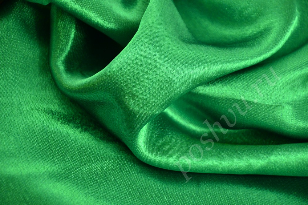 Лёгкая тёмно-зелёная креп-сатиновая ткань
