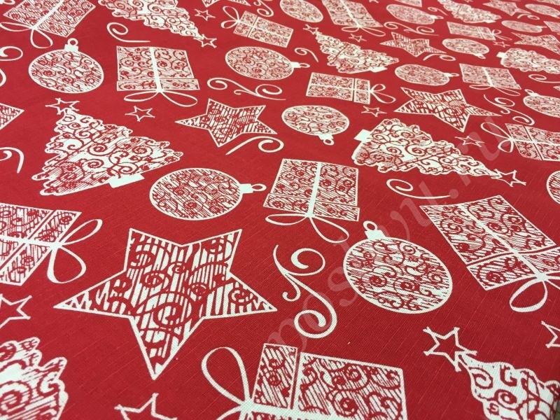 Полульняная ткань с новогодним принтом на красном фоне