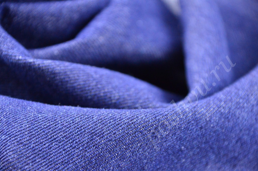 Классическая джинсовая ткань синего цвета со скидкой