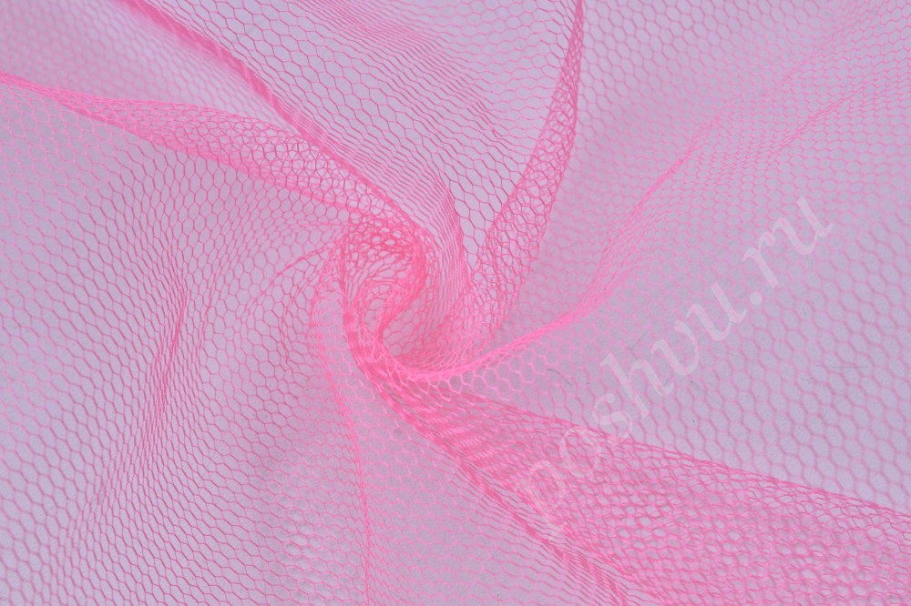 Ткань фатин ярко-розового цвета