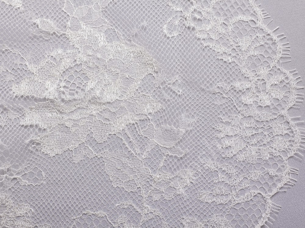 Ткань Кружево в крупный цветочный узор белого оттенка