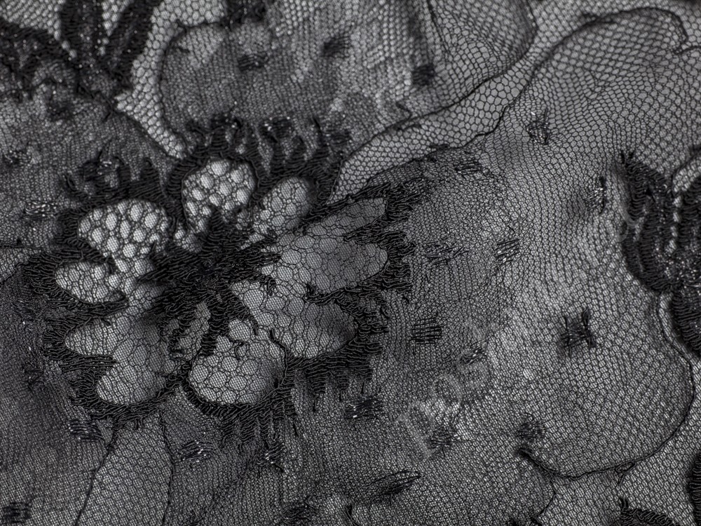 Ткань Кружево классического черного оттенка с цветочным узором