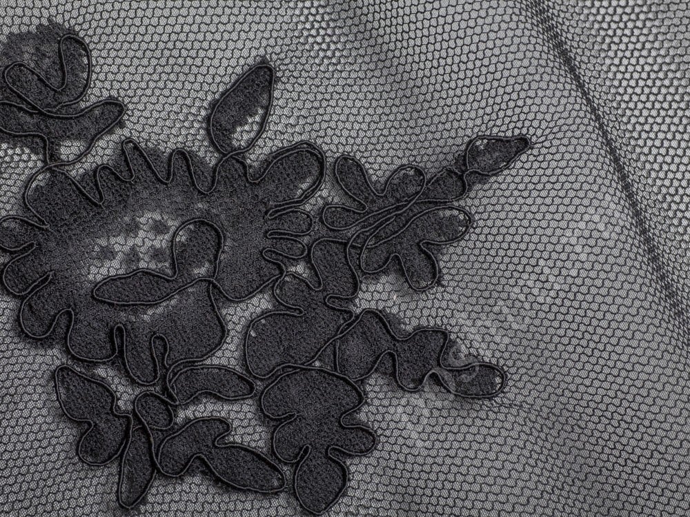 Ткань Кружево черного оттенка с флористическим узором