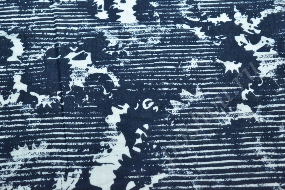 Ткань батист бело-синего оттенка с абстрактным рисунком