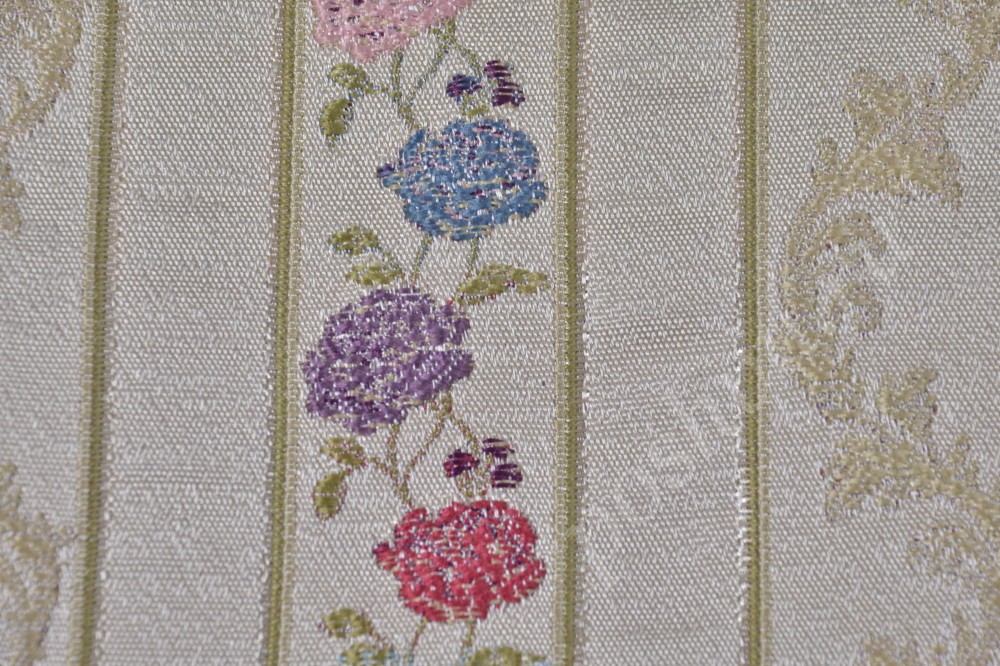 Ткань для мебели жаккард серебристого цвета с цветочным узором