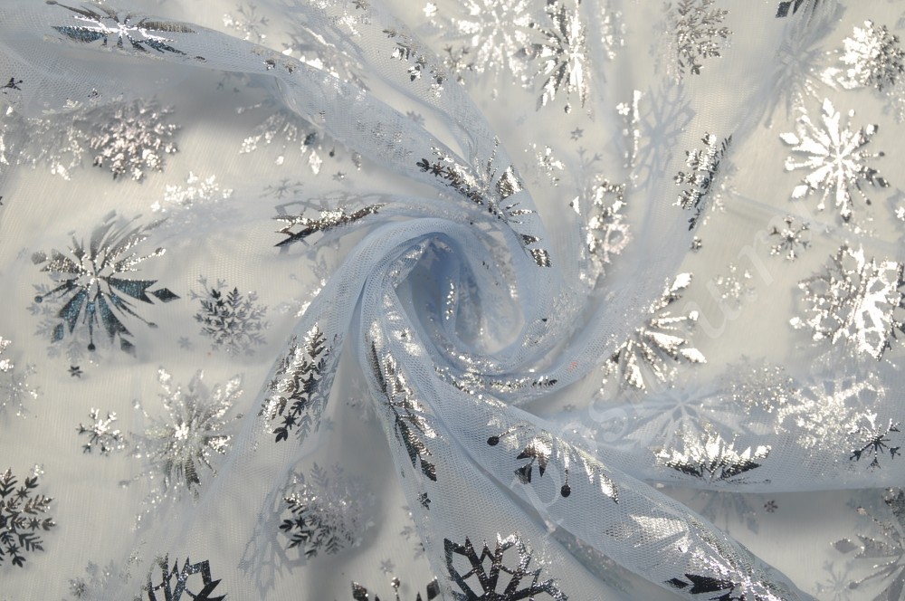 Фатин с фольгированными снежинками нежно-голубого цвета
