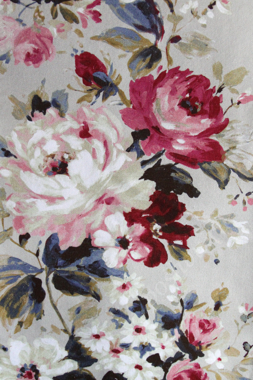 Портьерная ткань рогожка NELLO крупные бордово-розовые цветы на сером фоне