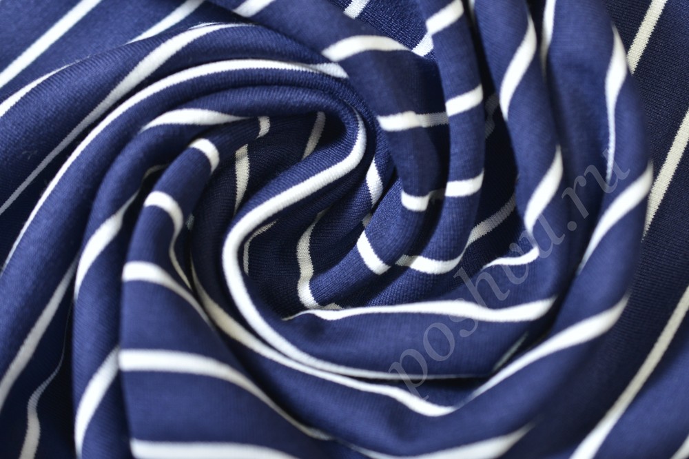 Трикотажная ткань синего цвета в белую полоску