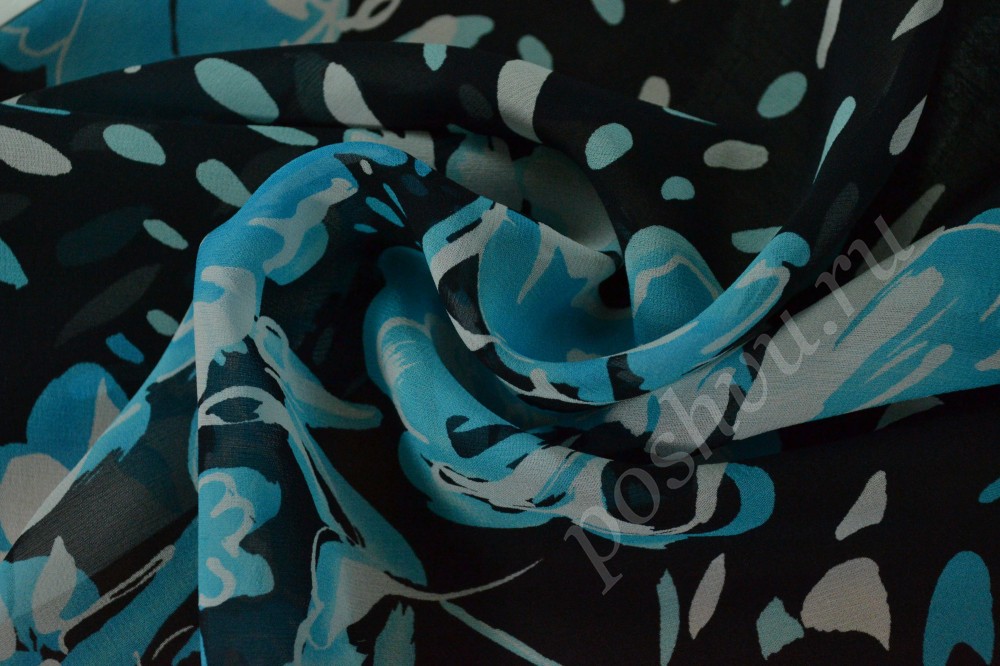 Ткань шифон черного оттенка в бело-голубые цветы