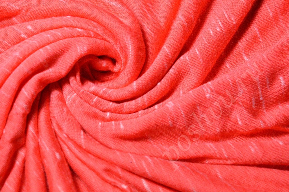 Ткань трикотажная красного оттенка с белыми прожилками