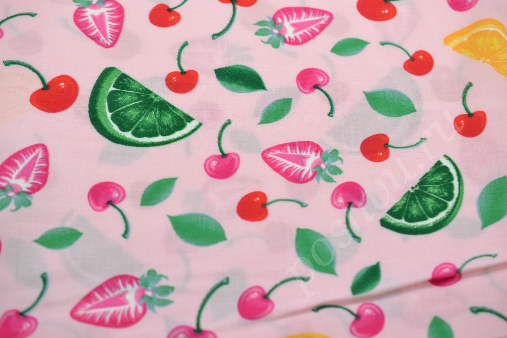 Ткань костюмная розового цвета в ярких фруктах