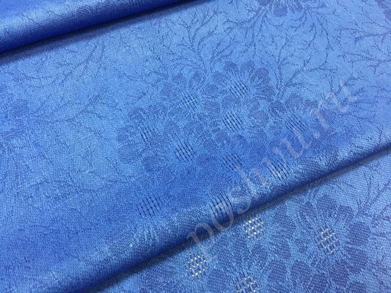 Жаккардовая ткань для скатерти синего цвета