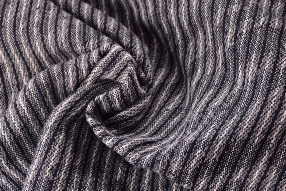Практичная пальтовая ткань серого цвета в полоску