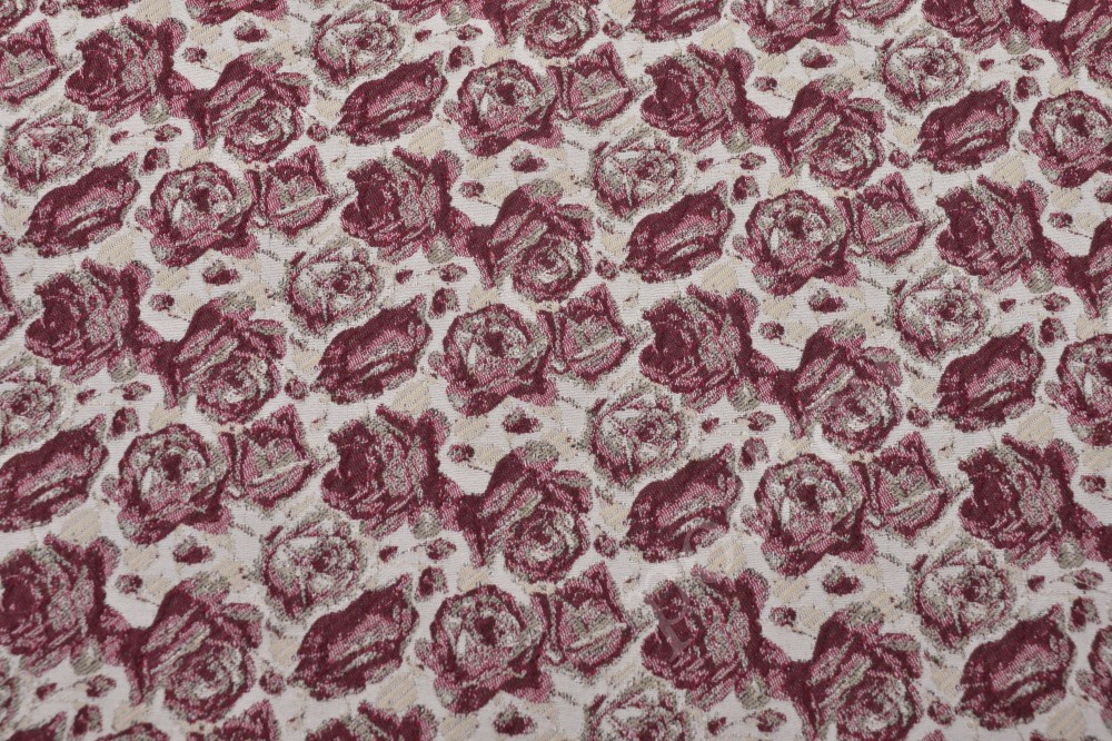 Гобеленовая ткань белого цвета с бордовыми розами