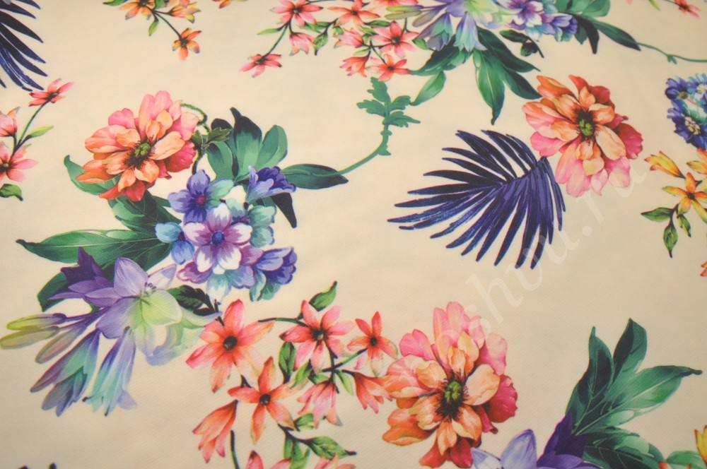 Костюмная ткань "Барби" бежевого цвета с цветами