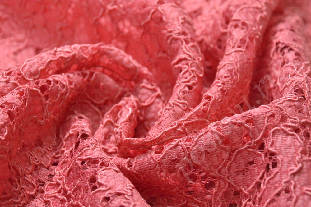 Гипюровая ткань нежно-кораллового оттенка