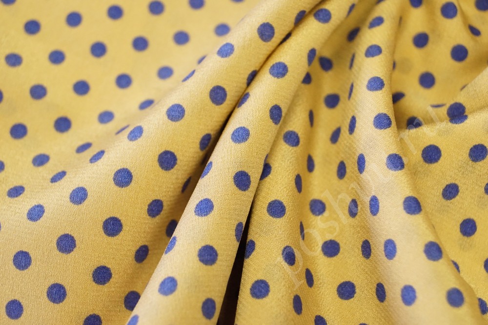 Ткань блузочная желтого оттенка в синий горох