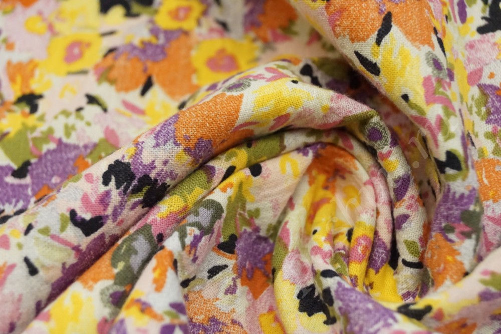 Ткань блузочная в разноцветные цветы